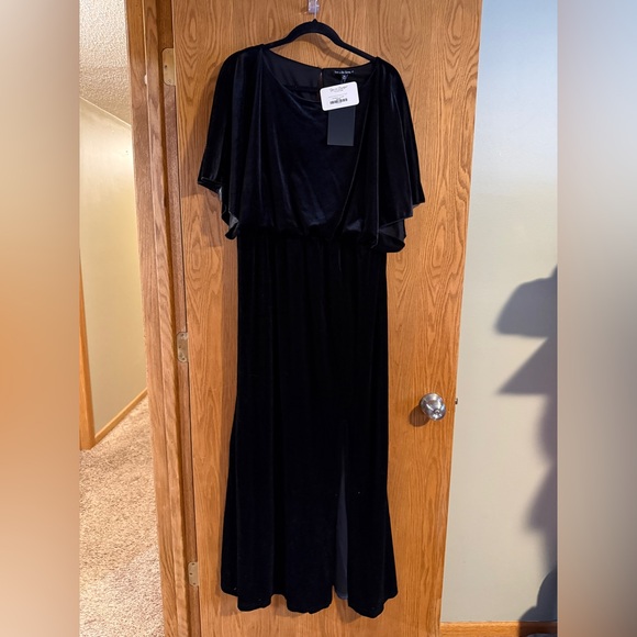 see n be seen Dresses & Skirts - Chic Black Velvet Maxi Dress